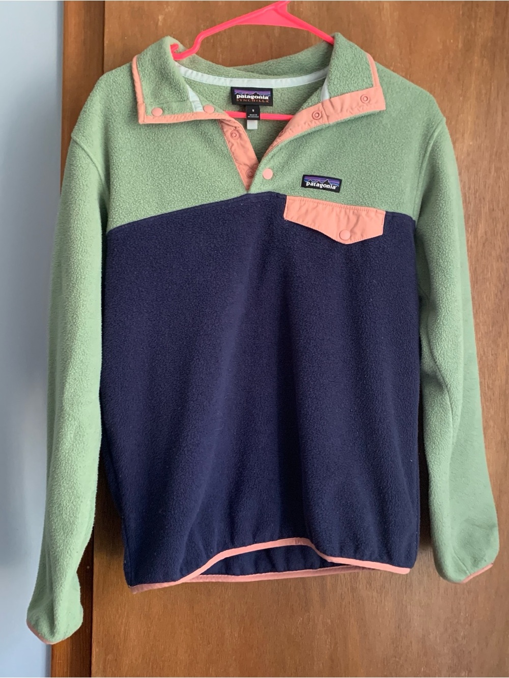 Patagonia Women’s Lightweight Synchilla Snap-T Pullover in Sage, Peach, Navy